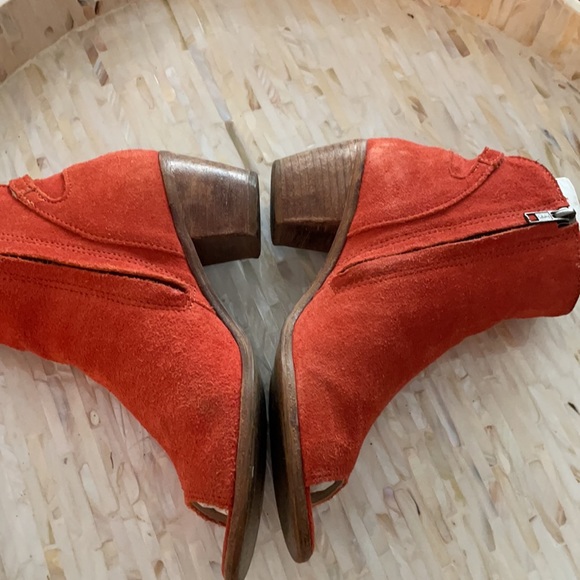 MATISSE rust/orange block heel side buckle suede bootie size 6.5 - Picture 6 of 12